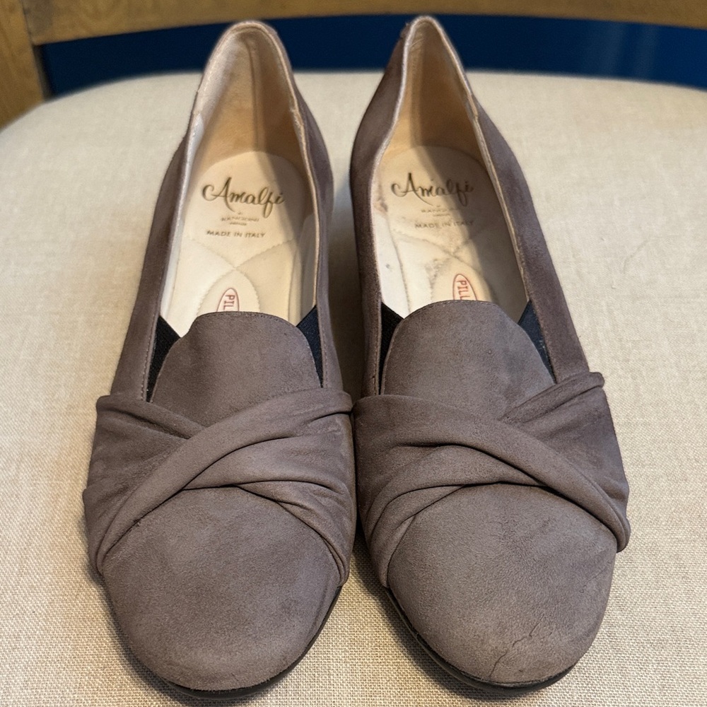 Valeria Women's Suede Slip On Loafers from brand Amalfi by Rangoni, Size 8.5 SS